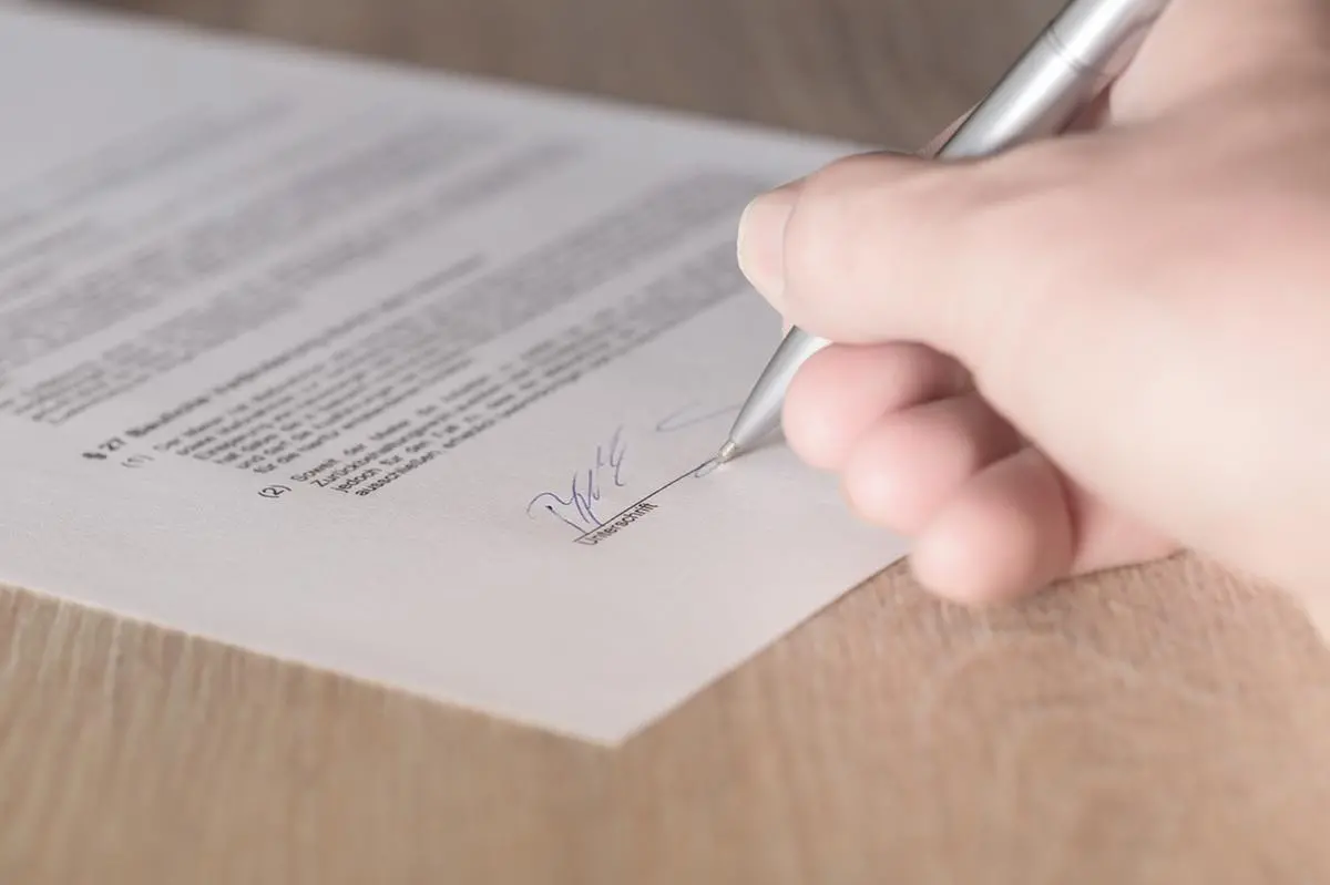 https://images.class.atexcloud.io/view/acePublic/alias/contentid/0351e2e5-dd3a-4569-910a-f958d83664a0/0/contract-1464917_1280-1-jpg.webp