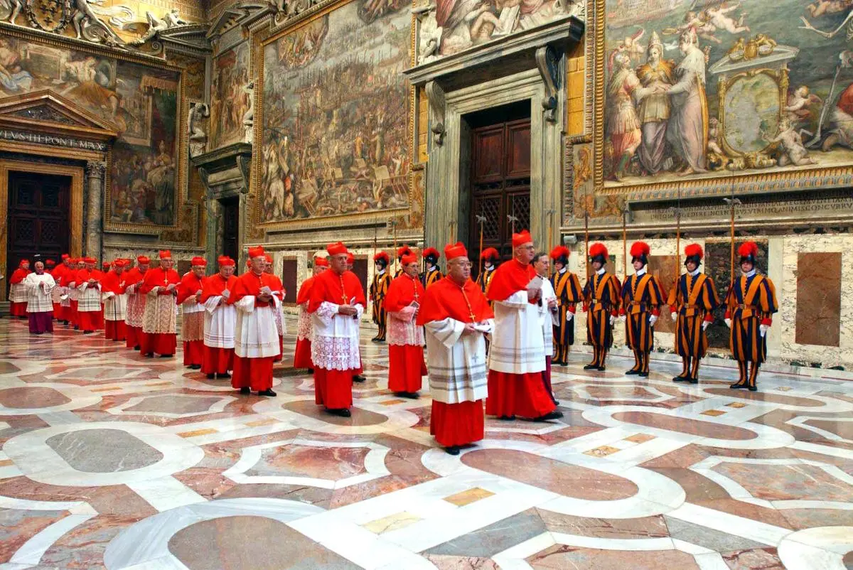 Come si elegge il Papa: dal Conclave alla fumata bianca, chi sono i 138 cardinali al voto