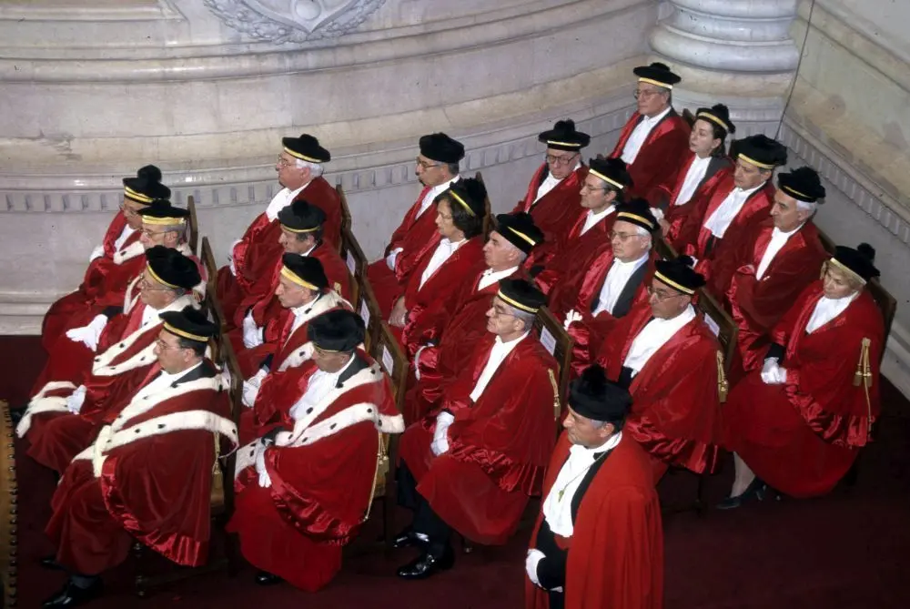 https://images.class.atexcloud.io/view/acePublic/alias/contentid/0d6c712b-8850-4417-a11c-ad6d2dc68b98/0/inaugurazione-anno-giudiziario-2001.webp