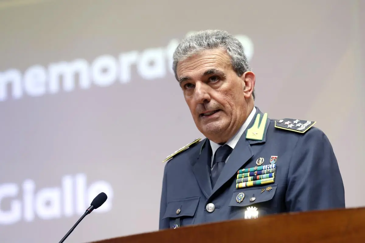 https://images.class.atexcloud.io/view/acePublic/alias/contentid/16f695f5-8fce-441a-874d-3552c895885b/0/presentazione-del-francobollo-del-gruppo-sciatori-delle-fiamme-gialle.webp