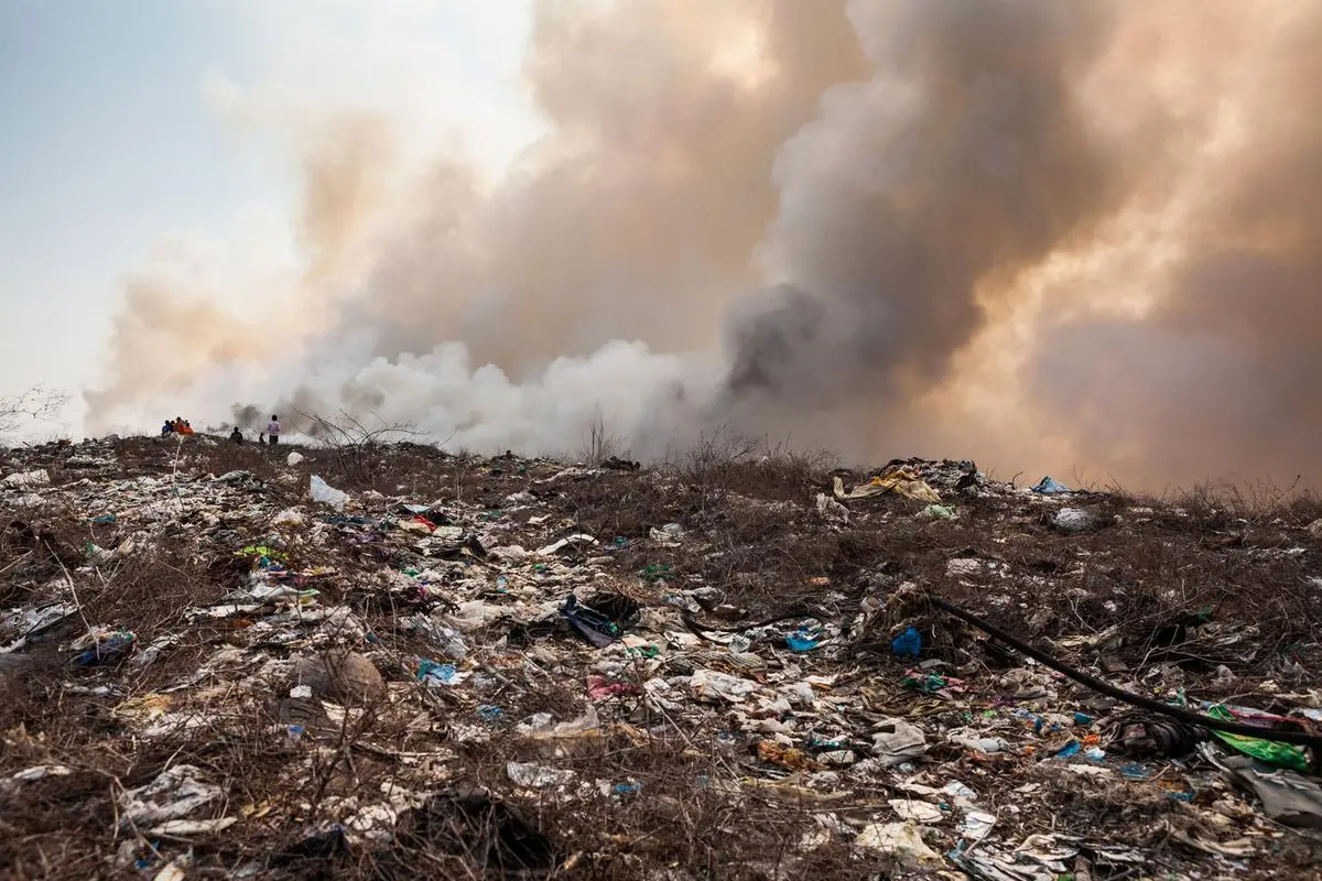 https://images.class.atexcloud.io/view/acePublic/alias/contentid/19e3e82b-4eef-4dfb-bf7a-8d255683eb5c/0/burning-garbage-heap-of-smoke.webp