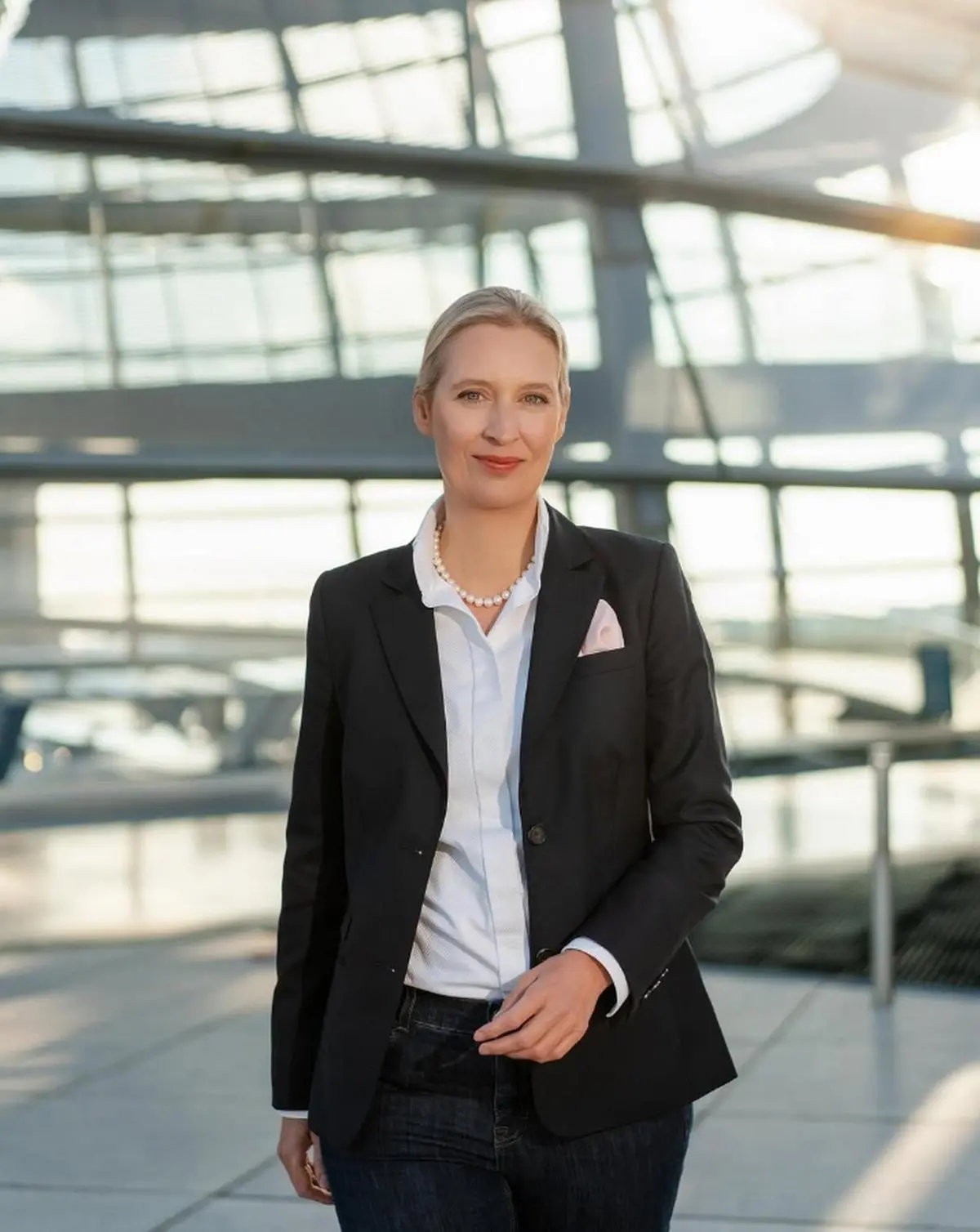 https://images.class.atexcloud.io/view/acePublic/alias/contentid/1aeba02b-b23b-4991-a346-4071ed78094c/0/alice-weidel-politica-afd-candidata-cancelliera-germania.webp