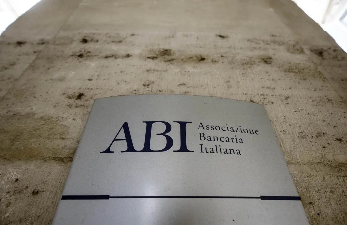 Banche Digitali: Bonifici Istantanei e Finanza Personale Guidano la Trasformazione del Settore nel 2024