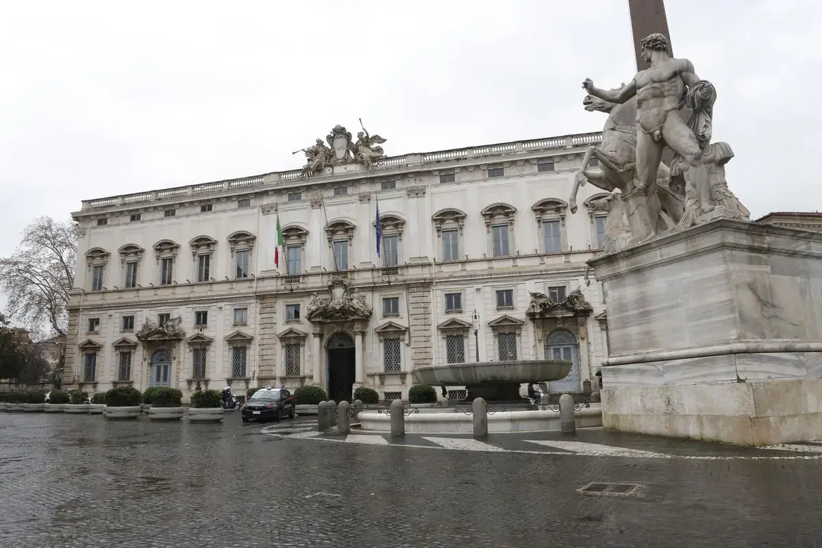 https://images.class.atexcloud.io/view/acePublic/alias/contentid/1f826401-f240-456e-8171-49e1039a4d3b/0/consulta-attesa-per-la-sentenza-sul-referendum-sulla-cittadinanza-jpg.webp