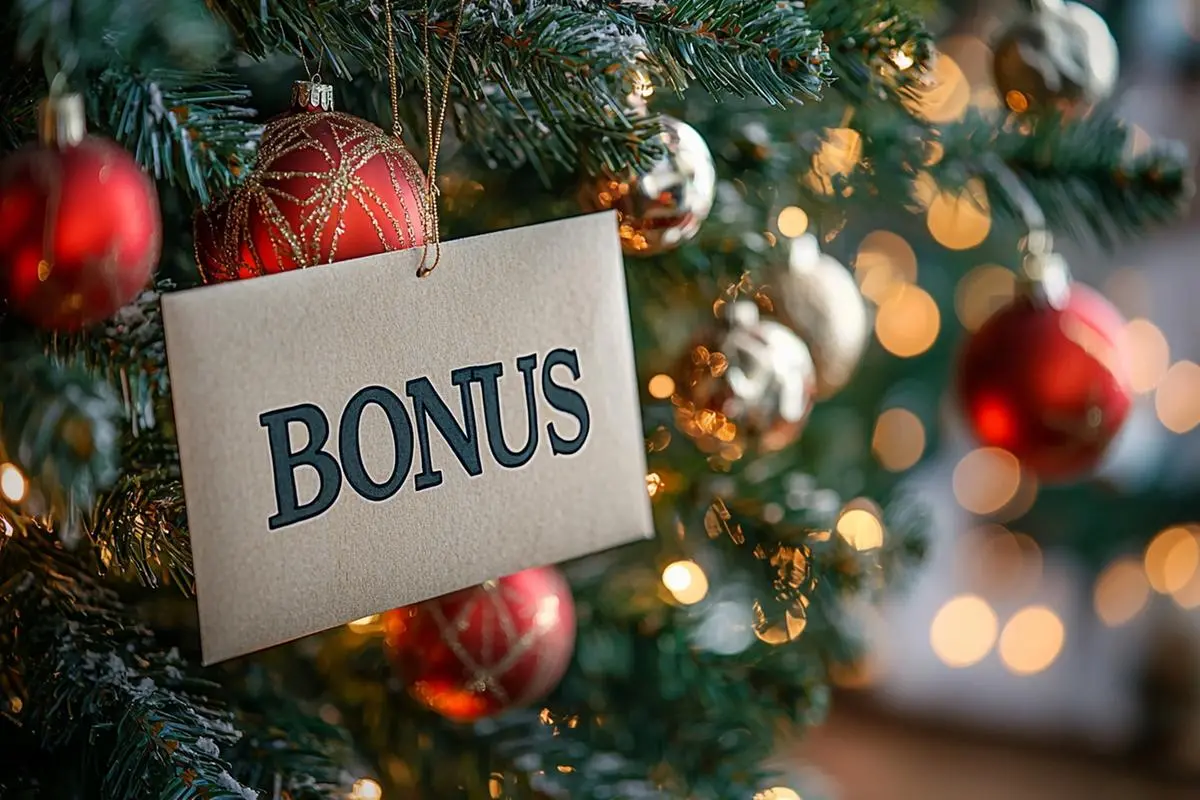 A Chi Tocca Il Bonus Natale Tredicesima e bonus Natale: quando arrivano e a chi spettano i 100 euro