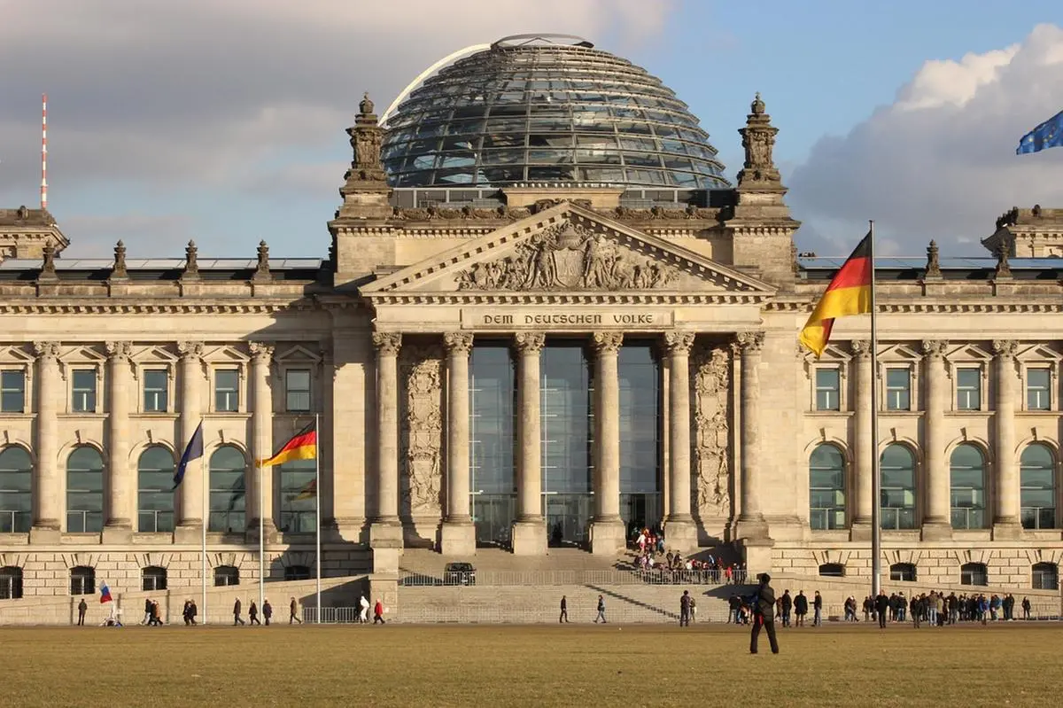 https://images.class.atexcloud.io/view/acePublic/alias/contentid/23a93d9d-ed27-4902-9539-da1e94a2510e/0/reichstag-273832_1280-jpg.webp