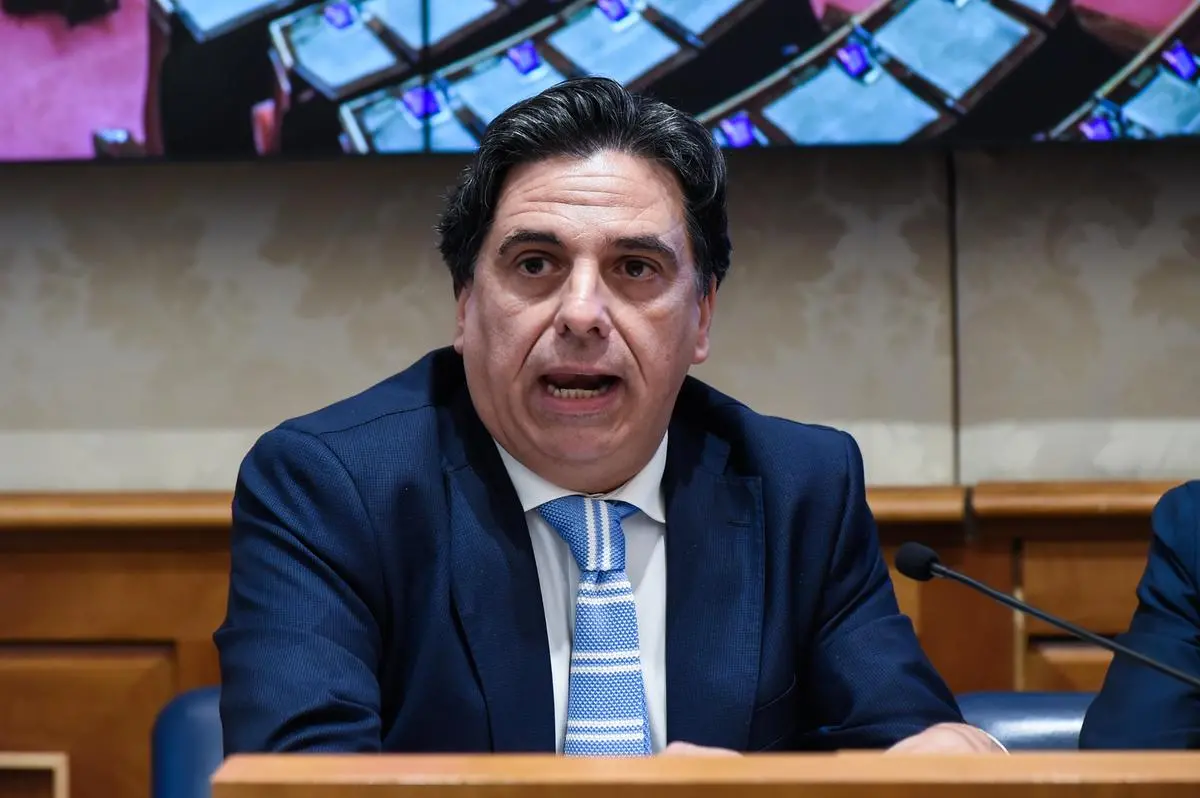 https://images.class.atexcloud.io/view/acePublic/alias/contentid/257733e2-5758-43a9-a9b6-91f245354d4f/0/conferenza-stampa-fdi-parlate-di-mafia.webp