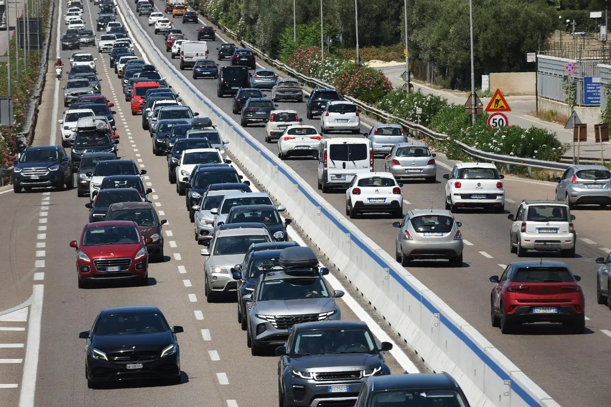 https://images.class.atexcloud.io/view/acePublic/alias/contentid/2b3831a8-65f1-4a4b-a8f9-09a12ab58ec1/0/bollino-rosso-sulle-strade-pugliesi.webp