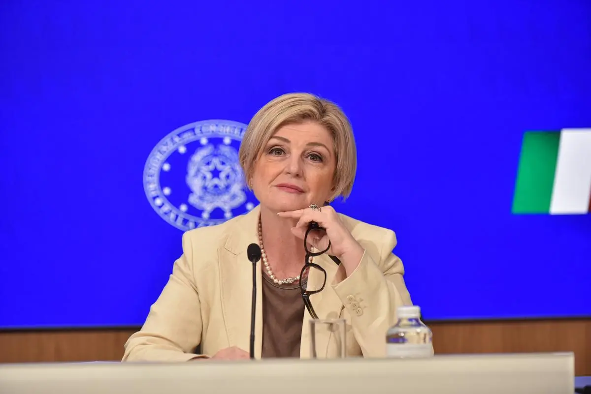 https://images.class.atexcloud.io/view/acePublic/alias/contentid/2b690129-b869-467a-a749-9b27ab686958/0/conferenza-stampa-consiglio-dei-ministri.webp