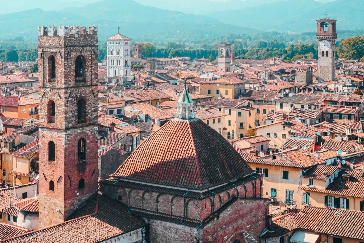 https://images.class.atexcloud.io/view/acePublic/alias/contentid/2dbe885f-9e2b-4e79-b83a-46841a8e048c/0/lucca-webp.webp