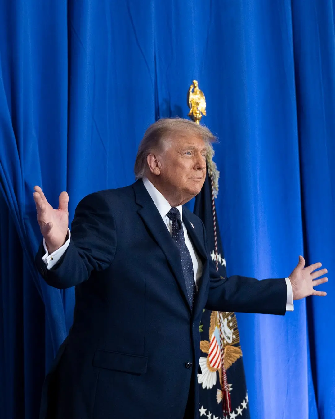 https://images.class.atexcloud.io/view/acePublic/alias/contentid/2eb05c76-cf78-4fec-839f-e911fe5dc48a/0/il-presidente-usa-donald-j-trump-a-new-york.webp