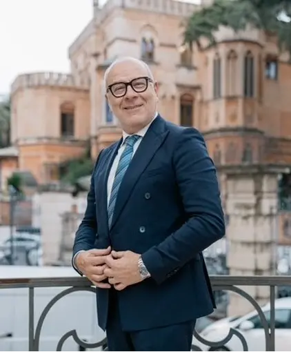 https://images.class.atexcloud.io/view/acePublic/alias/contentid/31c6e669-eaea-4334-8948-151d57c1333f/0/fabrizio-larini-presidente-aiscat-png.webp