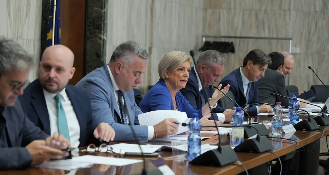 https://images.class.atexcloud.io/view/acePublic/alias/contentid/3660b2a0-b193-4622-8dc6-d8c4c7472d56/0/foto-incontro-jpg.webp