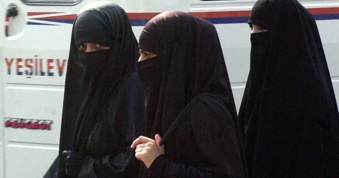 https://images.class.atexcloud.io/view/acePublic/alias/contentid/36887b92-2f7c-4195-a2e2-5d9f039de113/0/niqab-jpg.webp
