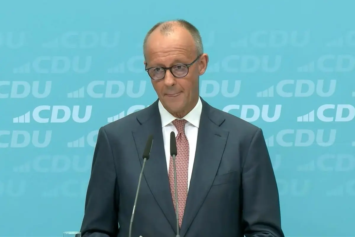 https://images.class.atexcloud.io/view/acePublic/alias/contentid/4061d6ea-670b-4861-9d50-db078f6cf1c9/0/conferenza-stampa-con-friedrich-merz-e-stefan-evers-dopo-le-elezioni-statali-e-del-senato-in-germania.webp