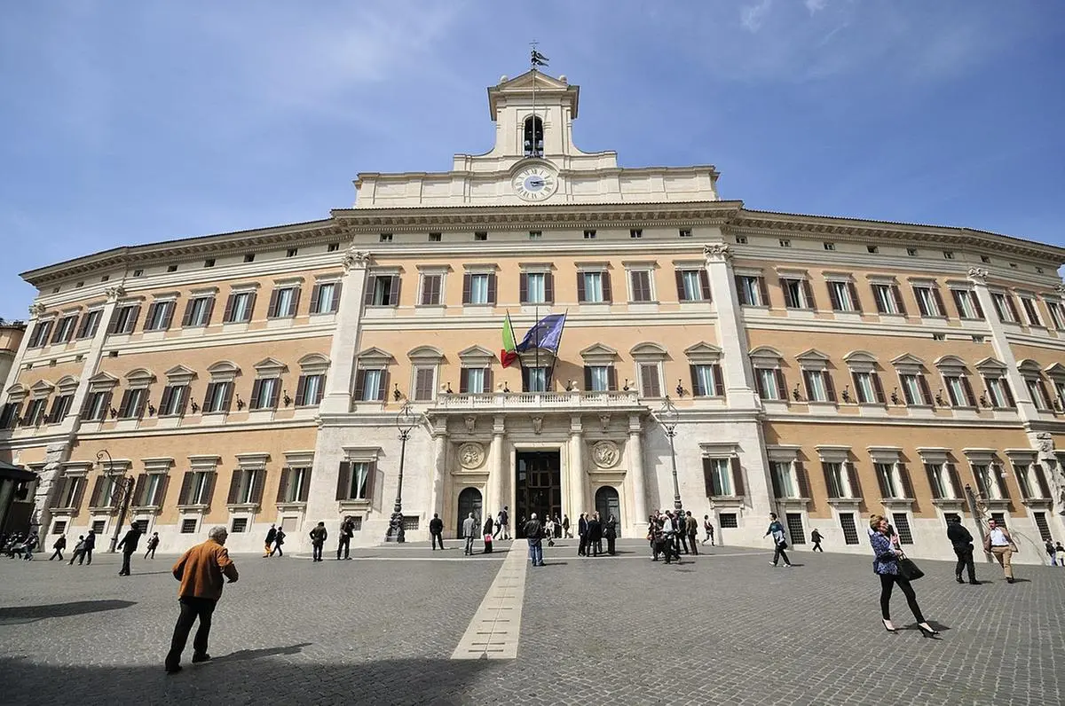 https://images.class.atexcloud.io/view/acePublic/alias/contentid/43fa3627-8933-4d02-86a6-558ea1d628cf/0/montecitorio-jpg.webp