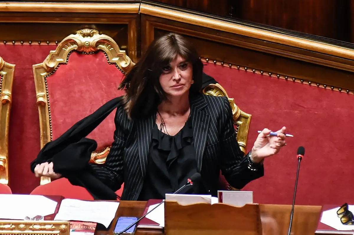 https://images.class.atexcloud.io/view/acePublic/alias/contentid/4dabb291-4612-4716-8287-334663d7c0ad/0/senato-aula-question-time-con-il-ministro-dei-trasporti-salvini-e-la-ministra-dell-universita-bernini.webp