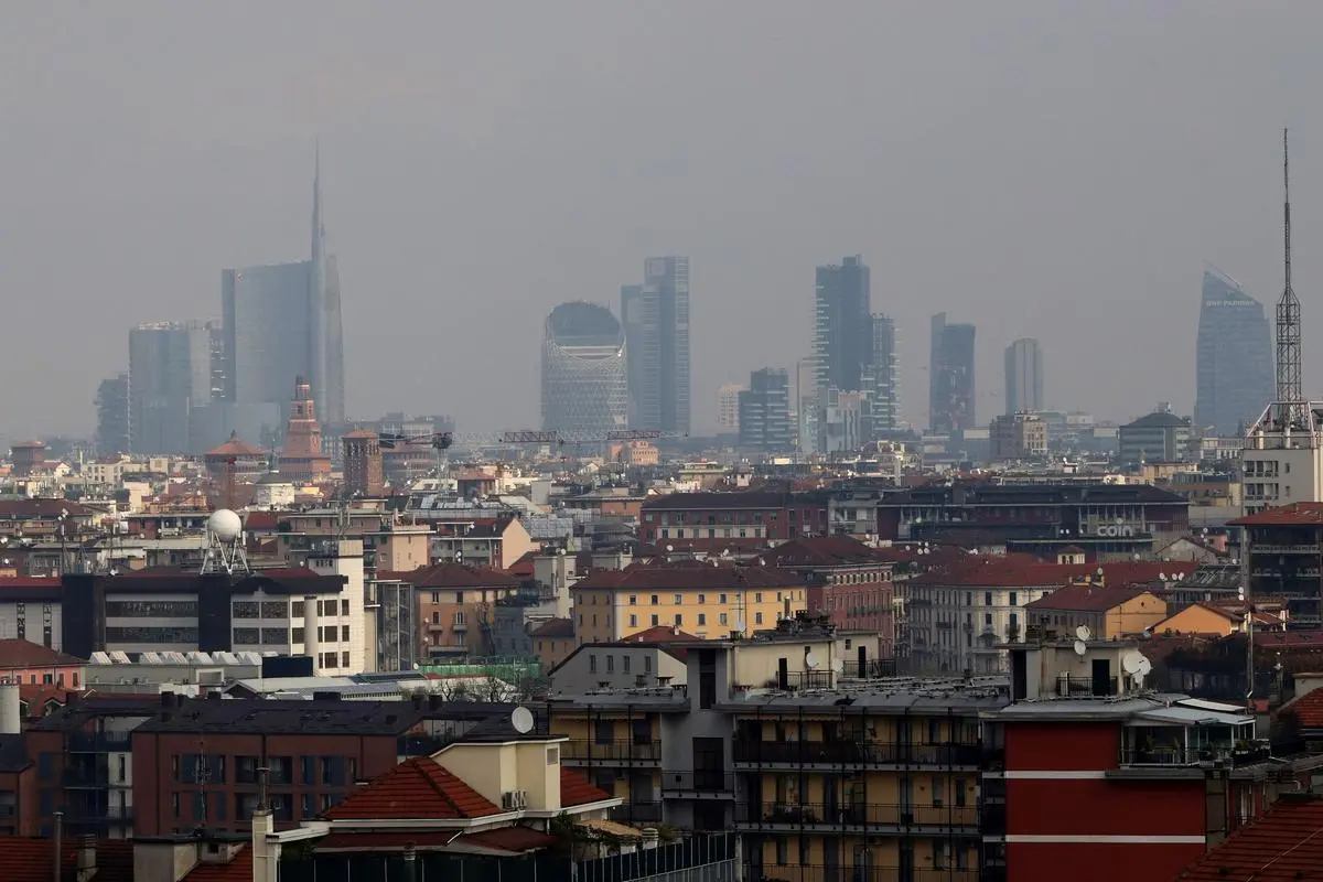 https://images.class.atexcloud.io/view/acePublic/alias/contentid/52b2ac94-c8f6-43db-b7aa-55861ca72ed4/0/skyline-di-milano.webp