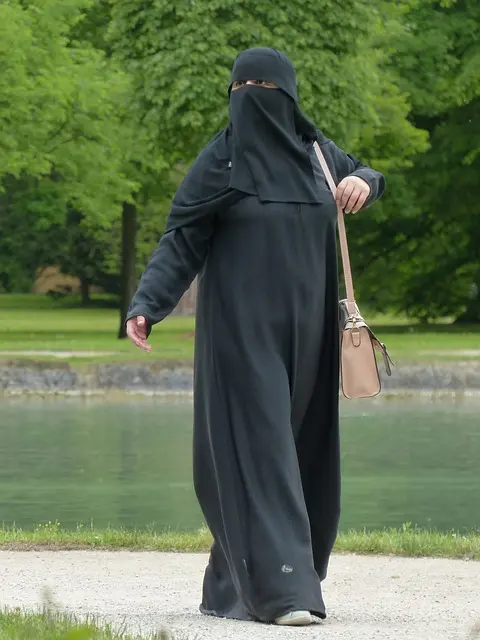 https://images.class.atexcloud.io/view/acePublic/alias/contentid/593583e1-48f1-4aa9-8b55-ecb913da1c05/0/burka-jpg.webp