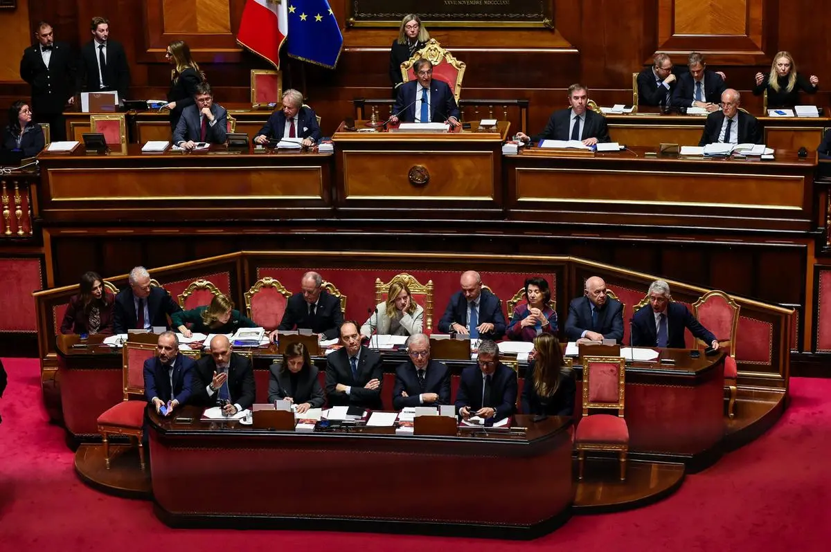 https://images.class.atexcloud.io/view/acePublic/alias/contentid/61351fc8-f742-4843-a83c-00fc427d94c5/0/senato-aula-la-presidente-meloni-interrogazioni-a-risposta-immediata.webp