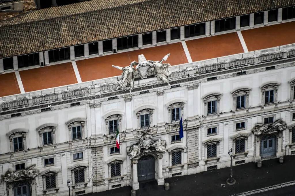 https://images.class.atexcloud.io/view/acePublic/alias/contentid/629bb6ca-751b-47ac-96b8-5eae47e903ea/0/panoramiche-aeree-di-roma.webp