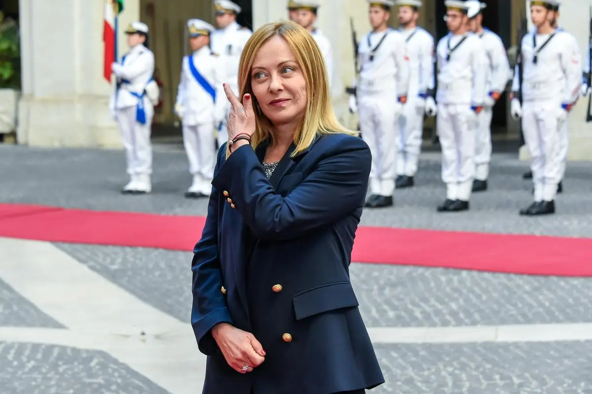https://images.class.atexcloud.io/view/acePublic/alias/contentid/67e60378-4db4-481a-890d-fcdfd8c8cf26/0/la-presidente-del-consiglio-meloni-incontra-il-presidente-della-repubblica-francese-macron.webp