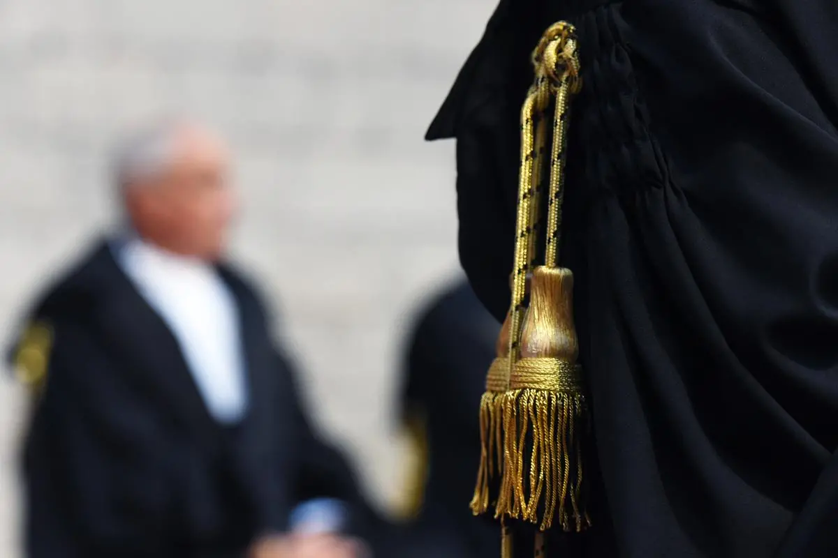 https://images.class.atexcloud.io/view/acePublic/alias/contentid/68c15525-0dda-4916-8824-e8dcd4b705e7/0/celebrazione-per-l-avvocatura-barese-premiati-con-la-toga-d-oro.webp