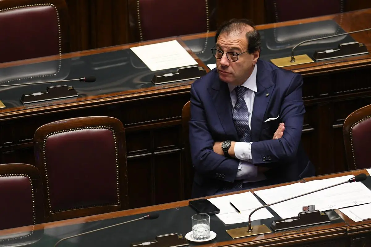 https://images.class.atexcloud.io/view/acePublic/alias/contentid/766db6aa-fed5-4e06-b315-61c178245356/0/esame-del-documento-di-finanza-pubblica.webp