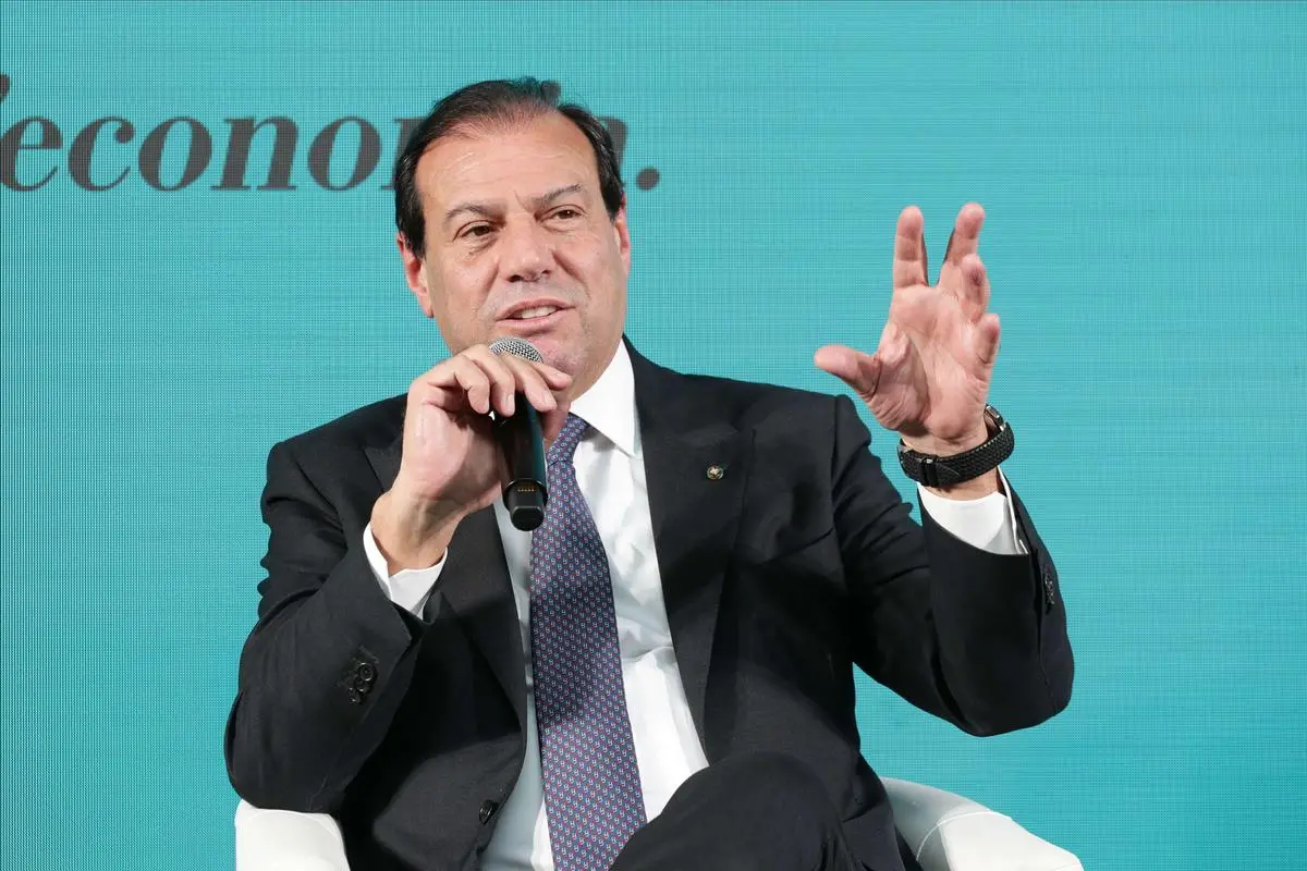https://images.class.atexcloud.io/view/acePublic/alias/contentid/77bc95fc-05a0-49bf-8c78-42ff0b870586/0/presentazione-del-nuovo-affari-finanza.webp