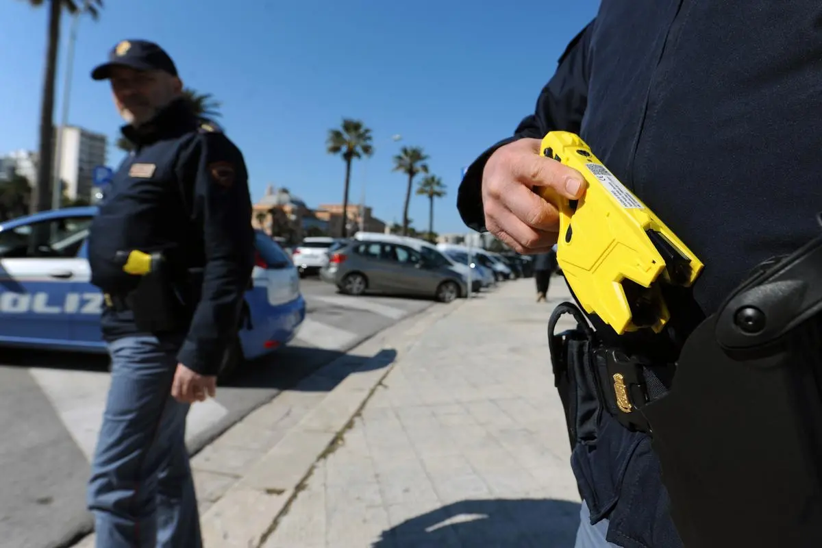 https://images.class.atexcloud.io/view/acePublic/alias/contentid/7ea68bc9-302c-44f4-8d19-f4c537f740f3/0/il-taser-in-dotazione-alle-forze-dell-ordine.webp