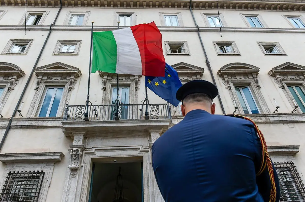 https://images.class.atexcloud.io/view/acePublic/alias/contentid/85052413-a8ba-42d3-b761-070ecd0f0207/0/incontro-governo-parti-sociali-sulla-sicurezza-sul-lavoro.webp
