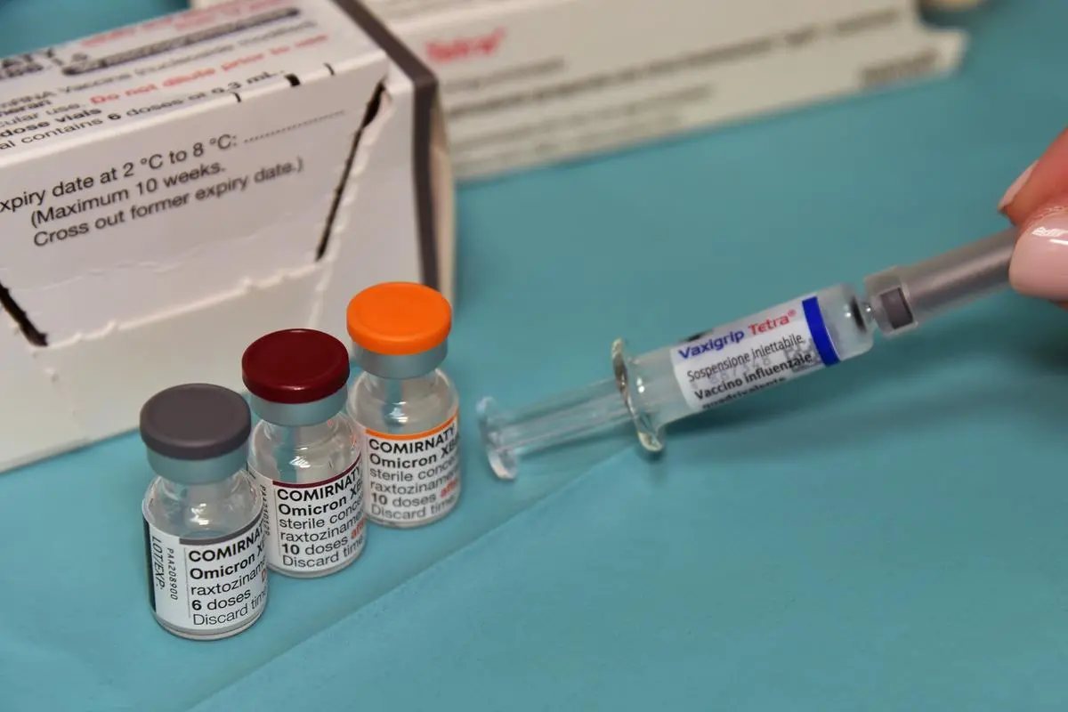 https://images.class.atexcloud.io/view/acePublic/alias/contentid/9262d931-114f-4c11-99f3-334a71d30159/0/policlinico-vaccini-antinfluenzali-e-anti-covid-19.webp
