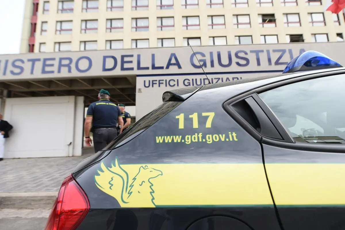 https://images.class.atexcloud.io/view/acePublic/alias/contentid/9b1dbe24-406f-4d14-8c29-f1bd0a5813be/0/guardia-di-finanza.webp