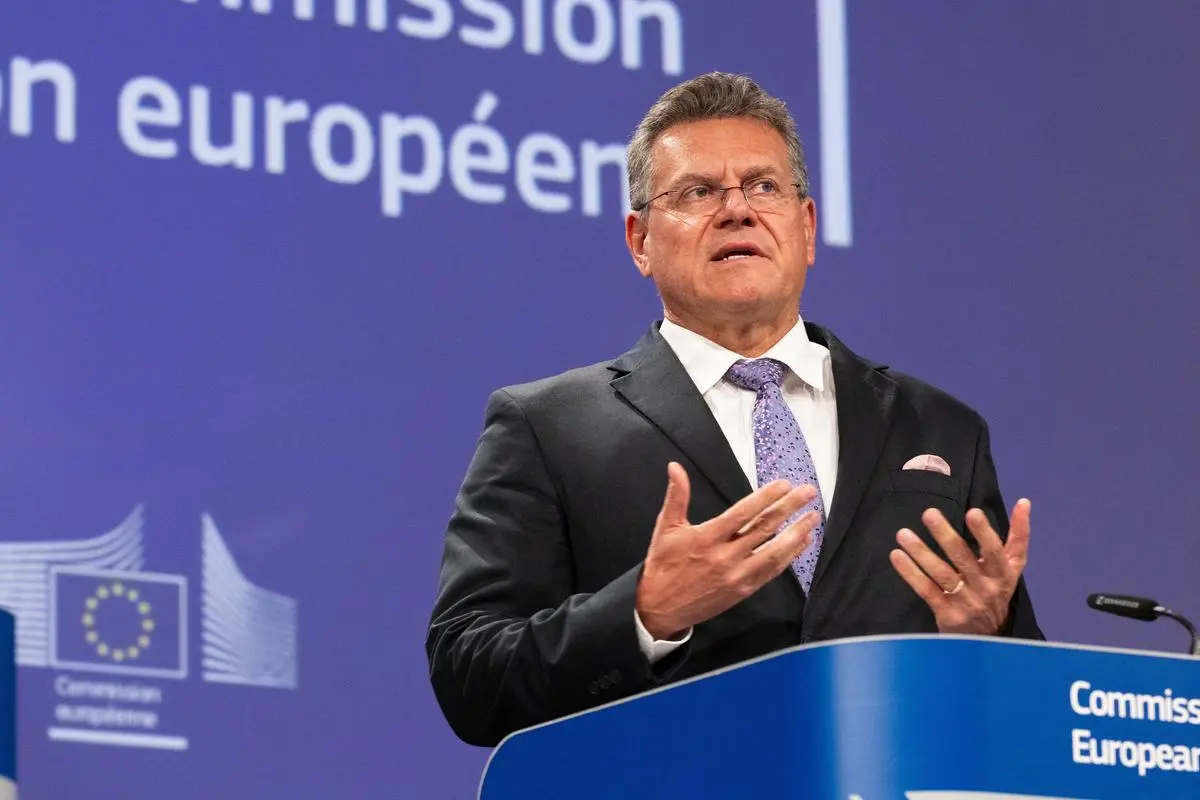 https://images.class.atexcloud.io/view/acePublic/alias/contentid/9f3763b8-816b-4d0f-b9d0-cada78d5c585/0/conferenza-stampa-di-maros-sefcovic-sull-accordo-commerciale-tra-l-ue-e-gli-stati-uniti.webp