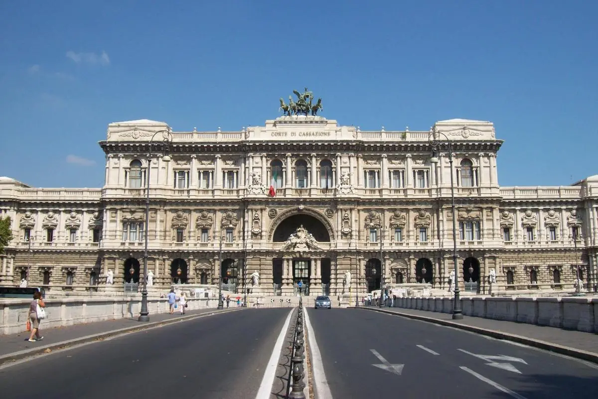 https://images.class.atexcloud.io/view/acePublic/alias/contentid/aba21cf3-809b-4cae-8230-cd9328363eb1/0/roma_2011_08_07_palazzo_di_giustizia-jpg.webp