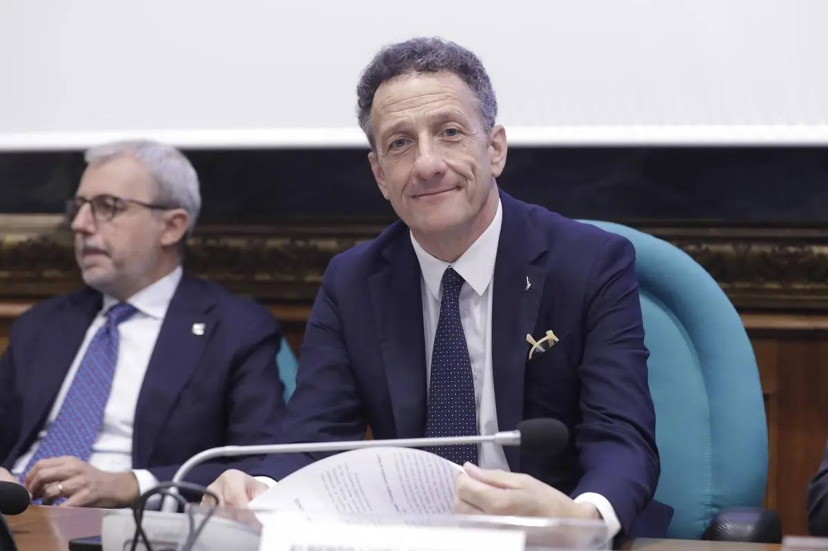 https://images.class.atexcloud.io/view/acePublic/alias/contentid/b6f78215-435e-40b9-981a-2ba6bd3b9c6f/0/parlamento-magazine.webp
