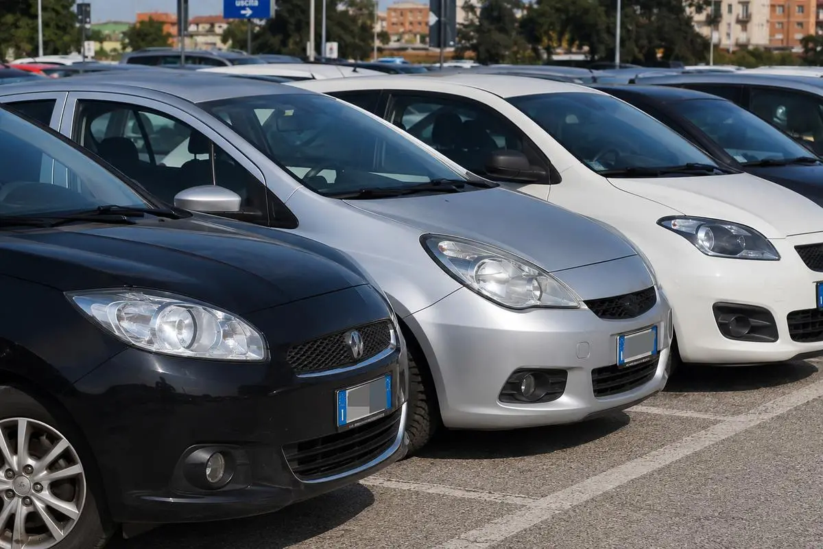 https://images.class.atexcloud.io/view/acePublic/alias/contentid/bdaede22-c7b3-4768-ac12-7ab17599f856/0/parcheggio-auto.webp