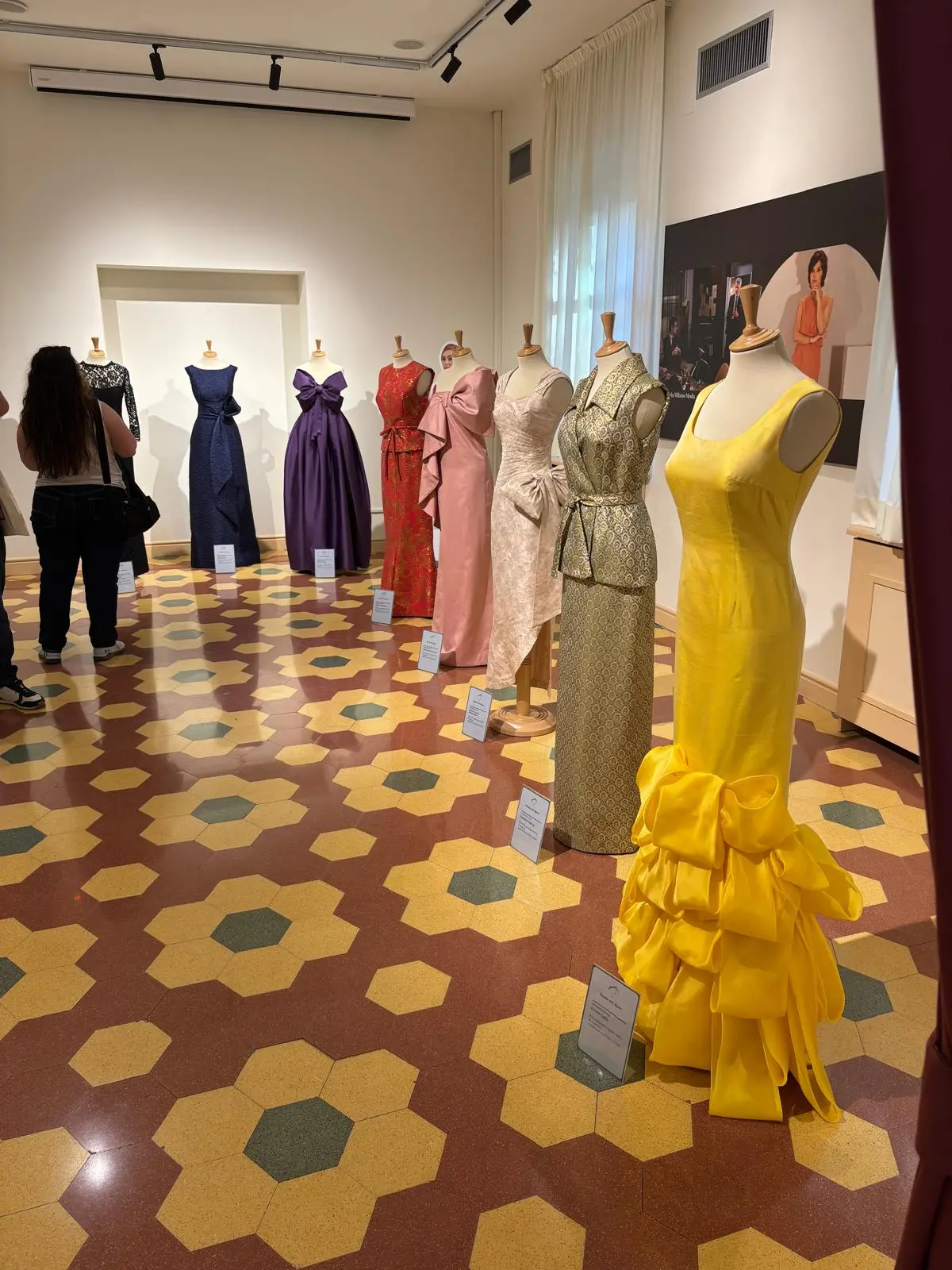 La mostra con gli abiti del Paradiso delle signore