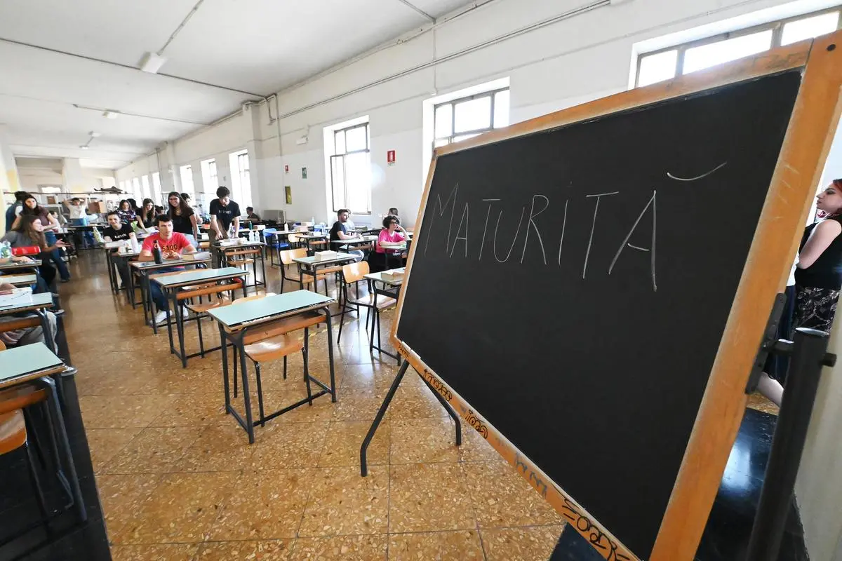 https://images.class.atexcloud.io/view/acePublic/alias/contentid/bf3bae00-1e7c-46bc-968c-5ab9cf97ce17/0/esami-di-maturita-2023-a-bari.webp