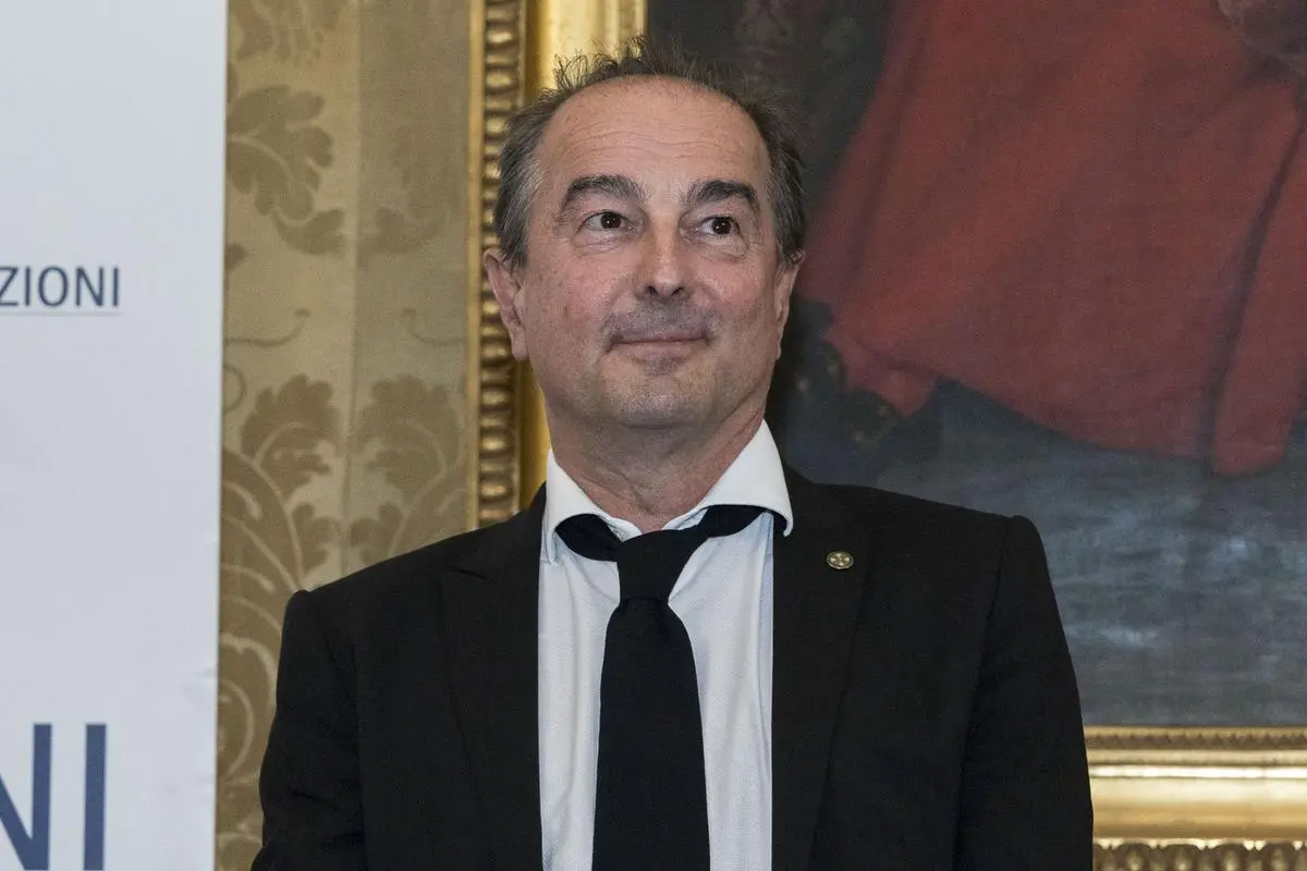 https://images.class.atexcloud.io/view/acePublic/alias/contentid/bff57bfa-931b-4e30-973a-009beb07d003/0/cerimonia-dei-confassociazioni-awards-chiusura-celebrazioni-del-decennale-di-confassociazioni.webp