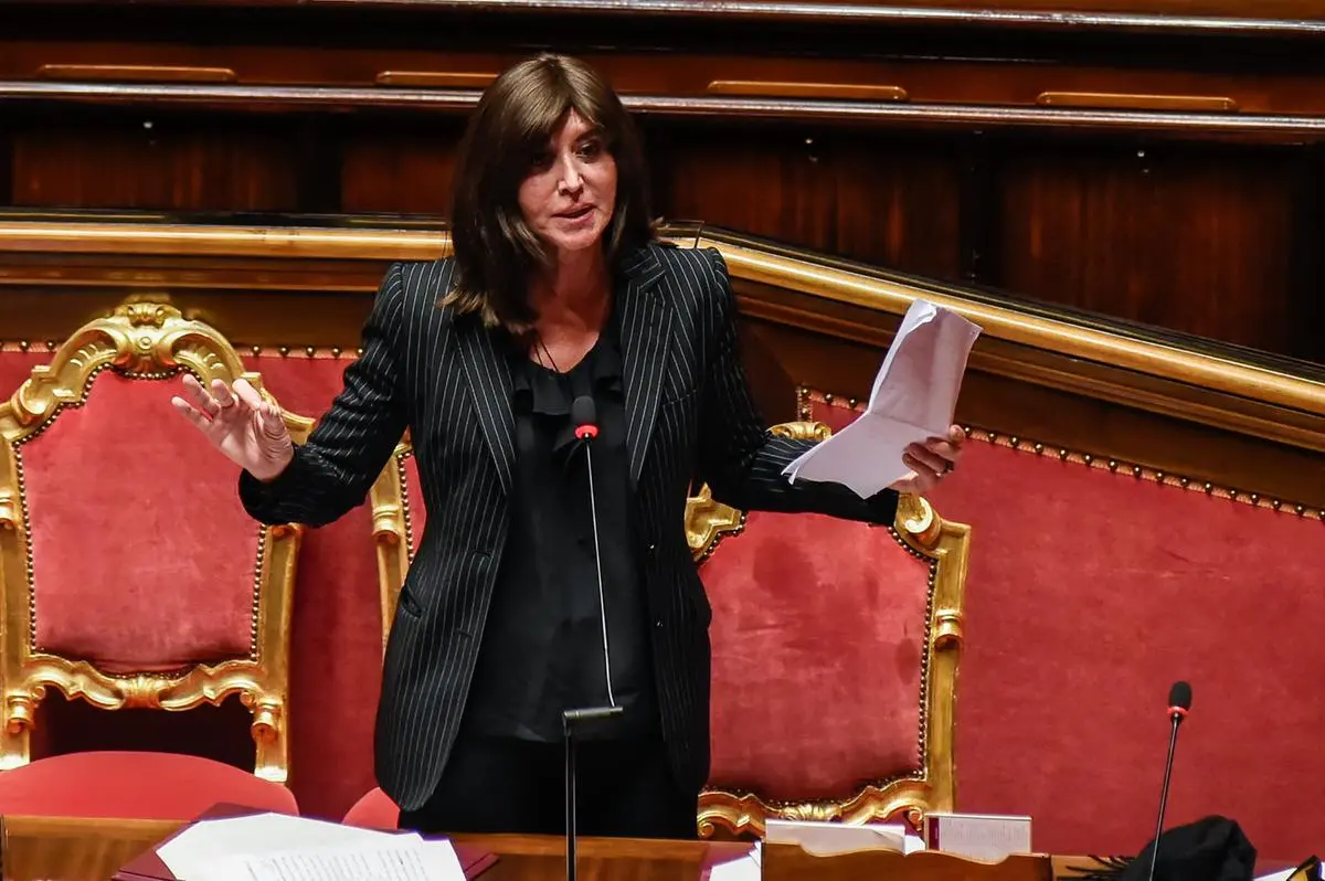 https://images.class.atexcloud.io/view/acePublic/alias/contentid/c2f716d4-b857-4471-ae73-01d762d34186/0/senato-aula-question-time-con-il-ministro-dei-trasporti-salvini-e-la-ministra-dell-universita-bernini.webp