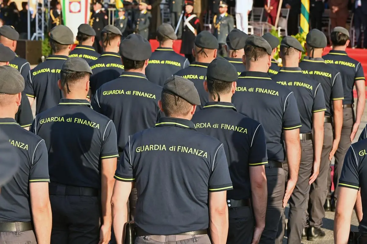 https://images.class.atexcloud.io/view/acePublic/alias/contentid/c3fcb53d-a1d8-4374-8414-dd018af6922f/0/251-anniversario-della-fondazione-guardia-di-finanza.webp