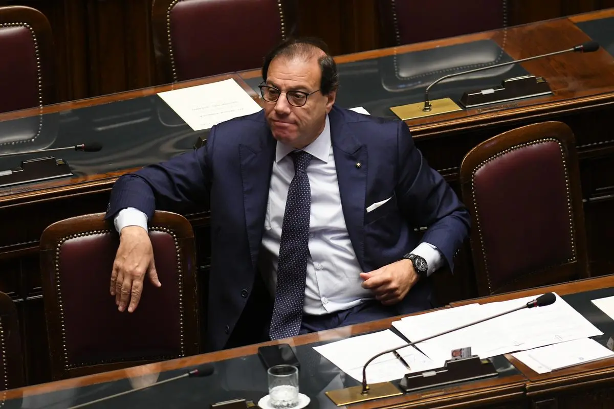 https://images.class.atexcloud.io/view/acePublic/alias/contentid/c52c23be-f2b5-47bd-8785-6deb85ab9dc9/0/esame-del-documento-di-finanza-pubblica.webp