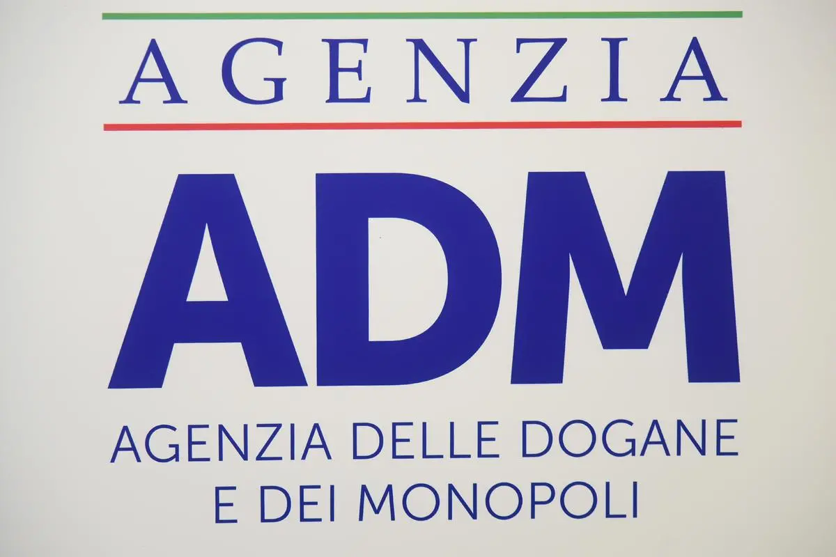 https://images.class.atexcloud.io/view/acePublic/alias/contentid/c63de881-873a-40d9-b7d9-bf69dbc43f38/0/convenzione-tra-universita-politecnico-e-agenzia-delle-dogane-e-dei-monopoli.webp