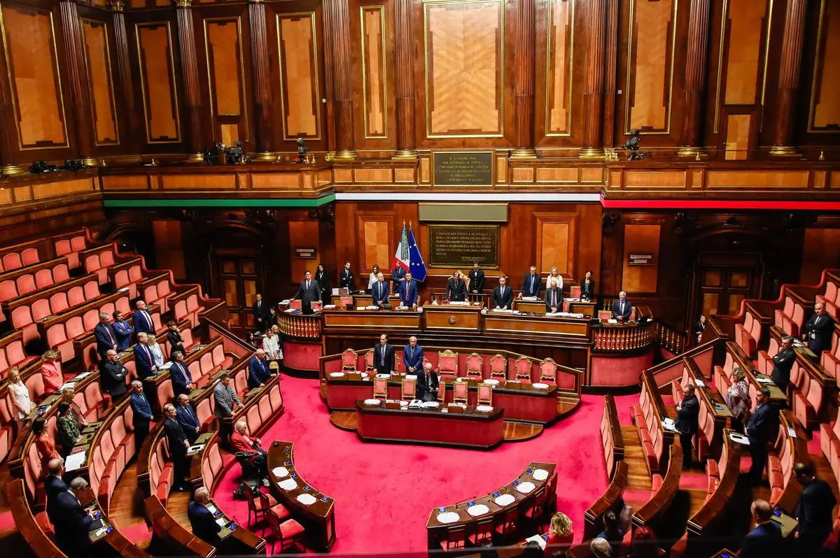 https://images.class.atexcloud.io/view/acePublic/alias/contentid/c7b7d3a9-3a47-4dd8-8fb1-1cf738aa9a69/0/senato-aula-riforma-della-separazione-delle-carriere-della-magistratura-e-il-ddl-che-introduce-il-reato-di-femminicidio.webp