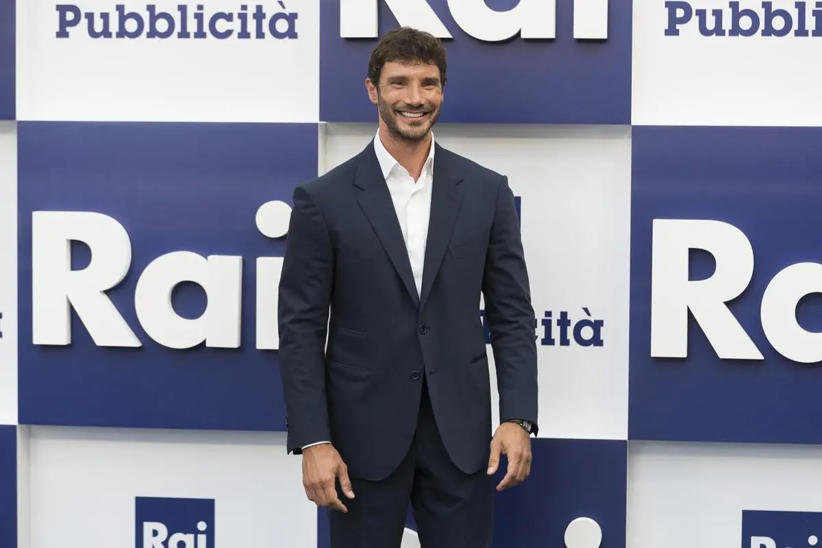 https://images.class.atexcloud.io/view/acePublic/alias/contentid/cc78346e-4912-40d4-928c-cfecb866e36f/0/photocall-per-la-presentazione-dei-palinsesti-rai.webp