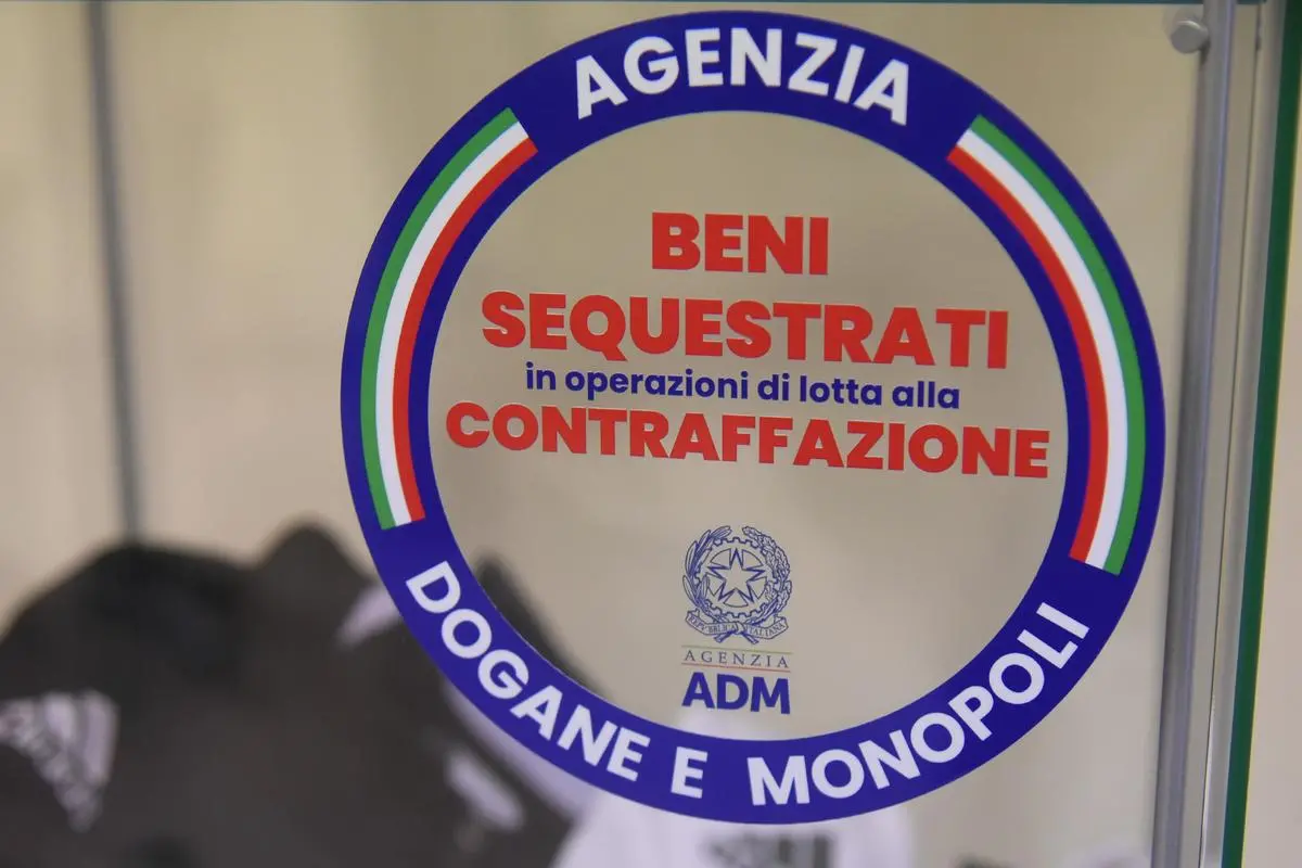 https://images.class.atexcloud.io/view/acePublic/alias/contentid/cf68b538-938e-4f1b-bbb9-d8781575c04f/0/convenzione-tra-universita-politecnico-e-agenzia-delle-dogane-e-dei-monopoli.webp