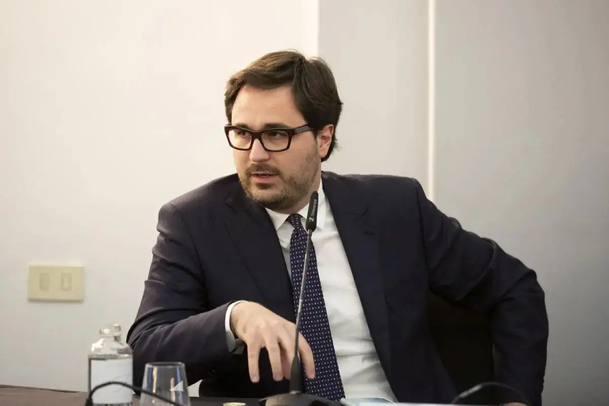 https://images.class.atexcloud.io/view/acePublic/alias/contentid/d0f85fe4-6b68-4af9-804d-12b817f23b51/0/guardare-oltre-sfide-ed-esperienze-per-immaginare-futuri-dell-eco-sistema-difesa-jpg.webp