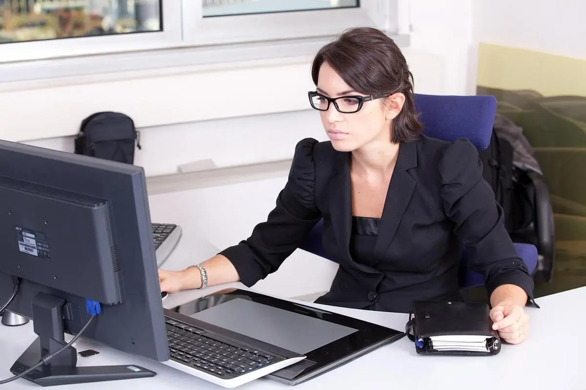 https://images.class.atexcloud.io/view/acePublic/alias/contentid/d57275e1-5834-4877-943d-ed2d51b5c3e2/0/secretary-2199013_1280-jpg.webp