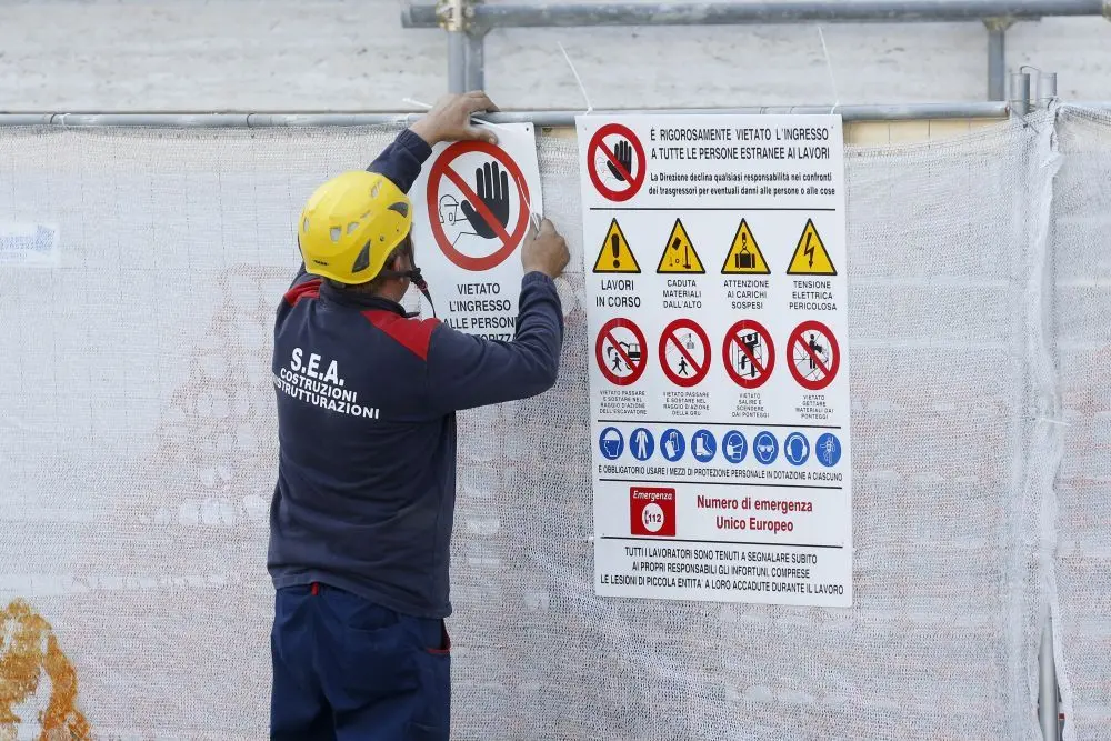 https://images.class.atexcloud.io/view/acePublic/alias/contentid/d5e365ce-d3ec-421a-bd36-9dcae64c3b59/0/sicurezza-sul-lavoro.webp